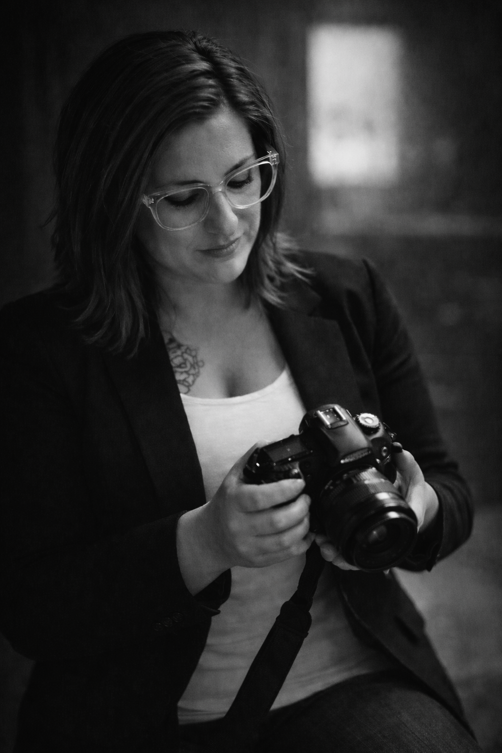 Amanda of The Storied Portrait with camera